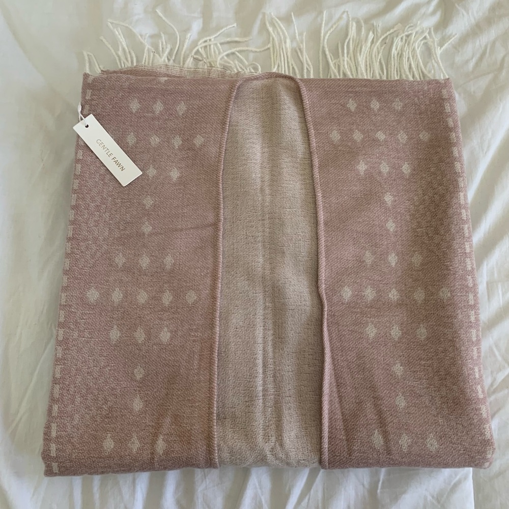 Chic Pink Patterned Shawl - Picture 4 of 4